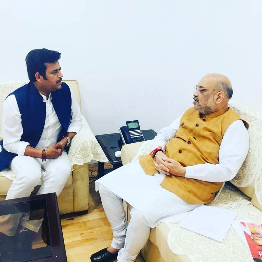 बीजेपी सांसद बनने से पहले वह कांग्रेस के टिकट पर भी लोकसभा का चुनाव लड़ चुके हैं। हालांकि कांग्रेस के टिकट पर उन्हें हार का सामना पड़ा था।