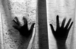 लखनऊ: 6 साल की मासूम से रेप कर गला रेता फिर बिस्तर के नीचे छिपा दी बॉडी