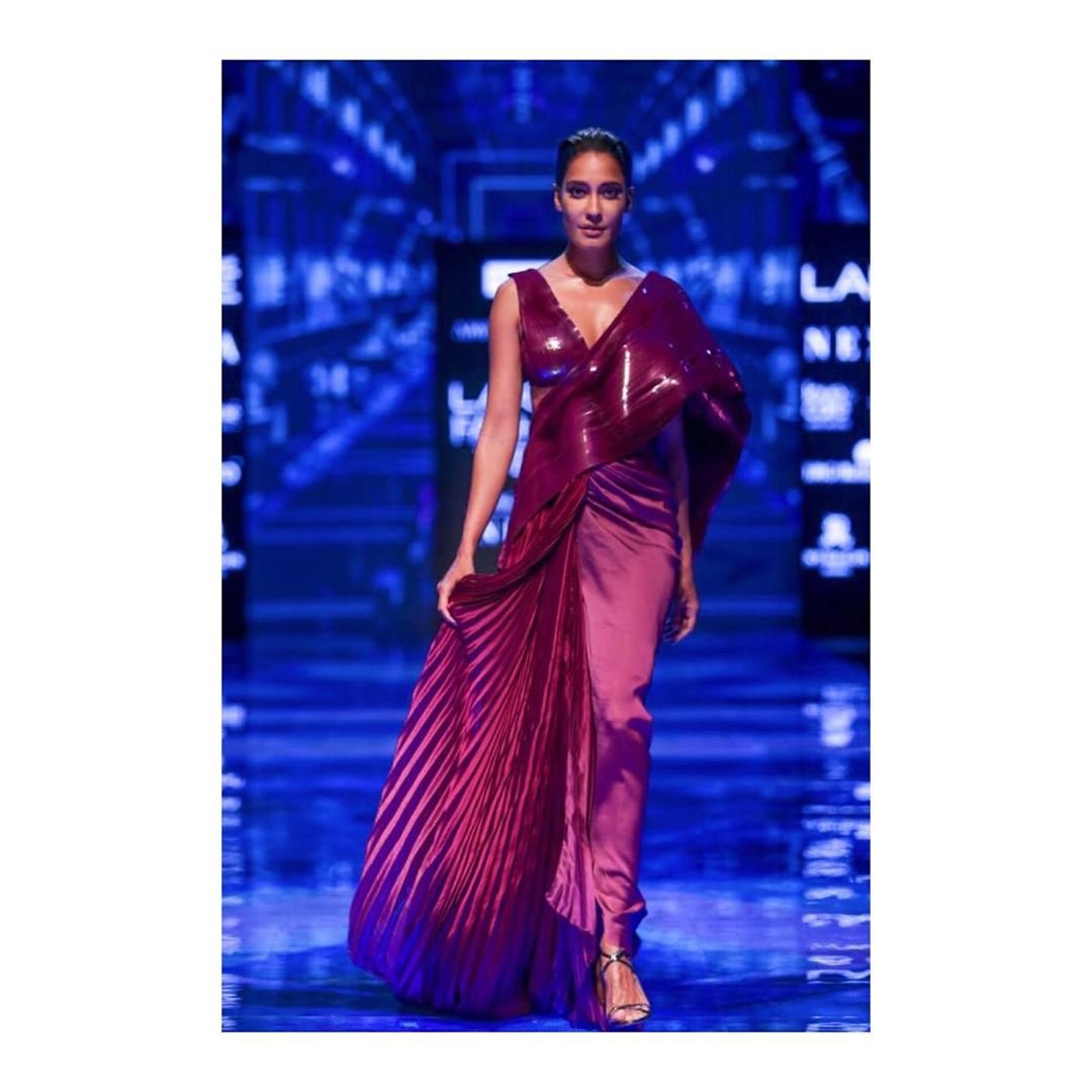 Lisa haydon, lisa haydon baby, lisa haydon lakme fashion week, lisa haydon babies, lisa haydon family, lisa haydon movies, celebrity kids, celebrity pregnancies