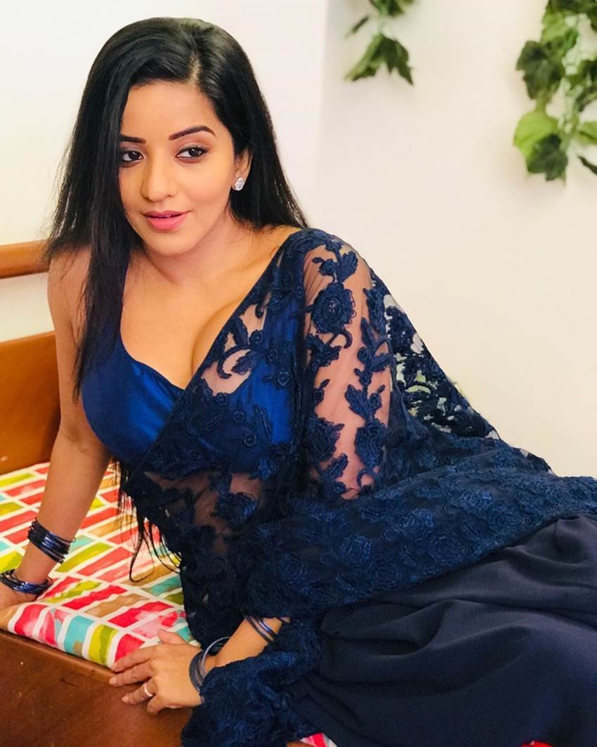 भोजपुरी एक्ट्रेस अंतरा बिस्वास जो कि मोनालिसा के नाम से मशहूर हैं, अकसर साड़ी में अपनी तस्वीरें शेयर करती रहती हैं। साड़ी में उनकी तस्वीरें खूब वायरल भी होती हैं। (Photo: Monalisa instagram)
