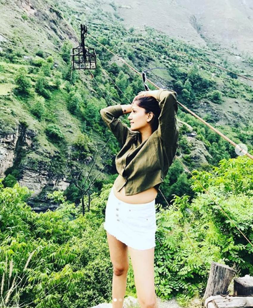 सुसाइड की घटना ने सपना चौधरी को टीवी रियालिटी शो बिग बॉस तक पहुंचा दिया। बिग बॉस में सपना ज्यादा दिन तो नहीं टिकीं लेकिन अब पूरा हिंदुस्तान उन्हें जानने लगा।