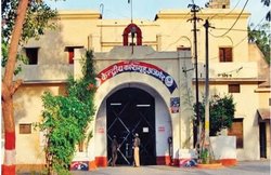 Ajmer Jail में VIP ट्रीटमेंट: 8 लाख रुपए में लग्जरी रूम और 15 हजार में महीने भर की सिगरेट का कोटा