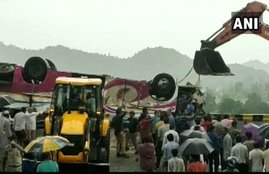 Gujarat Bus Accident, Gujarat Accident, Banaskantha Bus Accident, Banaskantha Accident, Private Bus, Trishuliya, Ambaji Temple, Banaskantha, State News, India News, National News, Hindi News