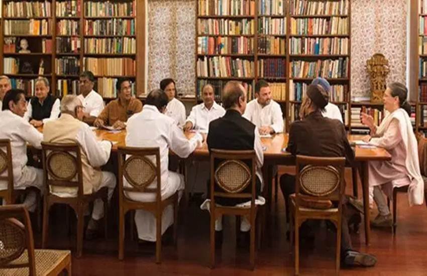 कर्नाटक कांग्रेस नेता वीएस उगरप्पा 
फोटो सोर्स- एएनआई 
 