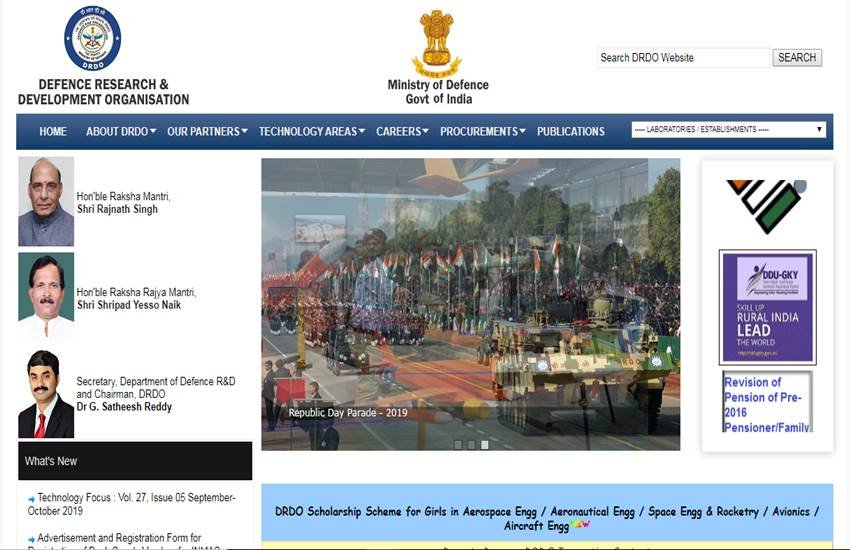 एसोसिएट के पद के लिए आवेदन करने की अधिकतम आयु सीमा 35 वर्ष है और रिसर्च एसोसिएट के पद के लिए यह 28 वर्ष है।