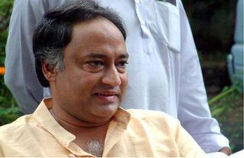 मध्य प्रदेश के पूर्व सीएम दिग्विजय सिंह के भाई लक्ष्मण सिंह। फोटो सोर्स: इंडियन एक्सप्रेस