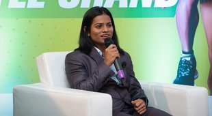 Dutee Chand, Indian Sprinter, Indian Athelete, BMW, Shoes, Non Veg, Meat, Family, 100m Sprint, 2019 Doha World Championships, Dutee Chand, IAAF World Athletic Championships, Sports News, India News, National News, Hindi News, दुती चंद, स्प्रिंटर, एथलीट, जूते, नॉन वेज, मीट, पिता, परिवार, गरीबी, संघर्ष, भारत, दोहा, खेल समाचार, भारत समाचार