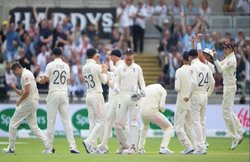 England vs Australia 4th Ashes Test 1st Day: बारिश के कारण नहीं हो पाया 46 ओवर का मैच, चोट से वापसी के बाद स्टीव स्मिथ ने ठोका अर्धशतक
