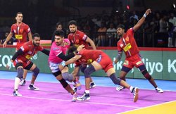 Jaipur Pink Panthers vs Dabang Delhi: रोमांचक मुकाबले में दिल्ली ने मारी बाजी, 46-44 के अंतर से जयपुर को हराया