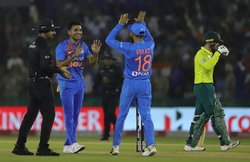 चेज मास्टर कोहली ने जड़ा अर्धशतक, भारत ने साउथ अफ्रीका को 7 विकेट से दी मात