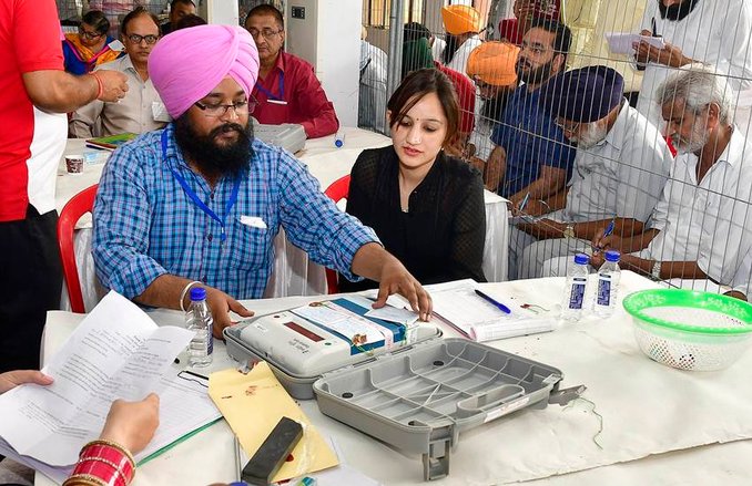 RTI का हाल: फोटोकॉपी की फीस लेने के बाद भी BEL ने नहीं दिया EVM और VVPAT का डेटा