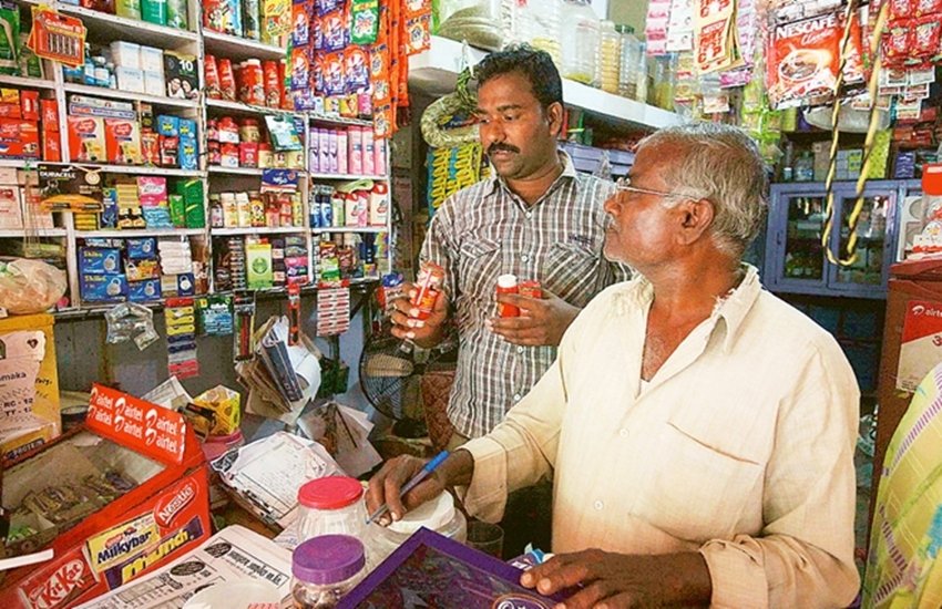 रिपोर्ट में कहा गया है कि अप्रैल से जून के बीच नमकीन स्नैक्स, बिस्किट, साबुन और पैकेटबंद चायपत्ती समेत अनेक सामानों की मांग में गिरावट दर्ज की गई है। (सांकेतिक तस्वीर) रिपोर्ट में कहा गया है कि अप्रैल से जून के बीच नमकीन स्नैक्स, बिस्किट, साबुन और पैकेटबंद चायपत्ती समेत अनेक सामानों की मांग में गिरावट दर्ज की गई है। (सांकेतिक तस्वीर)