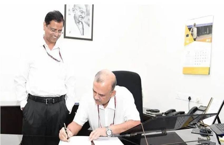 वित्त मंत्रालय से ट्रांसफर के बाद सुभाष चंद्र गर्ग ने अपना इस्तीफा दे दिया था। (फोटो सोर्स: द इंडियन एक्सप्रेस)