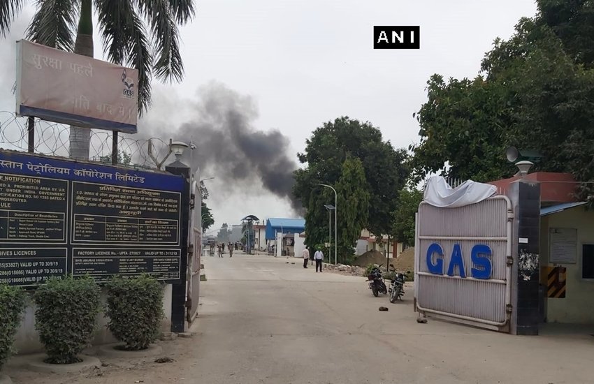 उन्नाव स्थित हिंदुस्तान पेट्रोलियम के प्लांट में हुआ हादसा। फोटो सोर्स: एएनआई