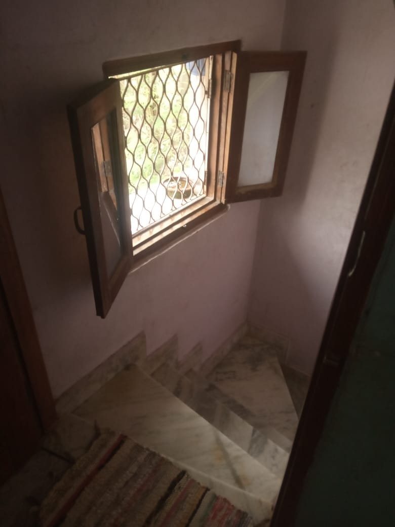 smallest house of delhi, bedroom, kitchen, bathroom, family lives in 6 yard, six yard house, smallest house in six yard, delhi smallest house, jansatta photo gallery, jansatta news gallery, jansatta photos, NCR Smallest house, small hose in delhi