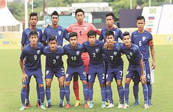 चले हैं चार कदम, मंजिल मीलों दूर