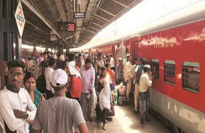 INDIAN RAILWAYS: यात्रियों के लिए खुशखबरी, ट्रेन किराए में मिलेगी 25 पर्सेंट तक की छूट, जानें डिटेल्स