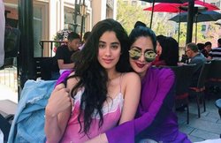 जाह्नवी को नहीं करना पड़ता हाई मेकअप, जानिए  नेचुरल स्किन ग्लो के लिए क्या करती हैं श्रीदेवी की बेटी