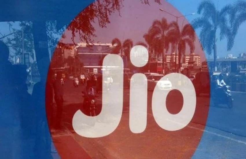 JioFiber के हाई-एंड प्लांस में कई तरह की सुविधाएं दी गई हैं। (फोटो सोर्स: द इंडियन एक्सप्रेस)