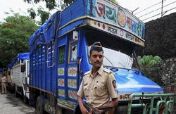 ओवरलोडेड ट्रक पर बना 1.16 लाख का चालान, मालिक से पैसे लेकर भाग निकला ड्राइवर