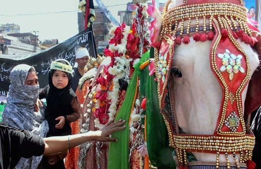 Muharram 2019: इस्लामिक कैलेंडर चांद की दशा पर निर्भर होता है, जिसके चलते हर साल मुहर्रम का महीना बदल जाता है। फोटो सोर्स: इंडियन एक्सप्रेस 