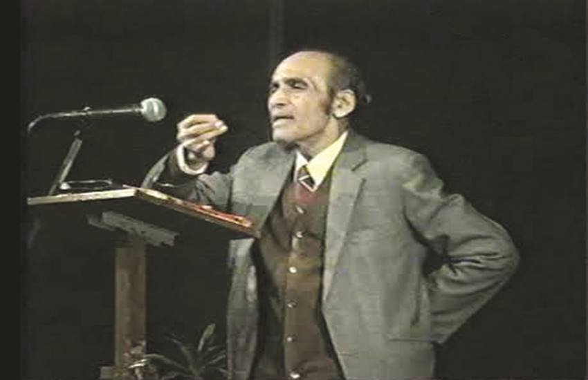 अवसर: कविता की सुनहरी लकीर