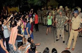 Pune, demonstration, communication blockade, Jammu and kashmir, J&K, human rights voilation, kashmir valley, article 370, We Want Real Democracy, india news, Hindi news, news in Hindi, latest news, today news in Hindi