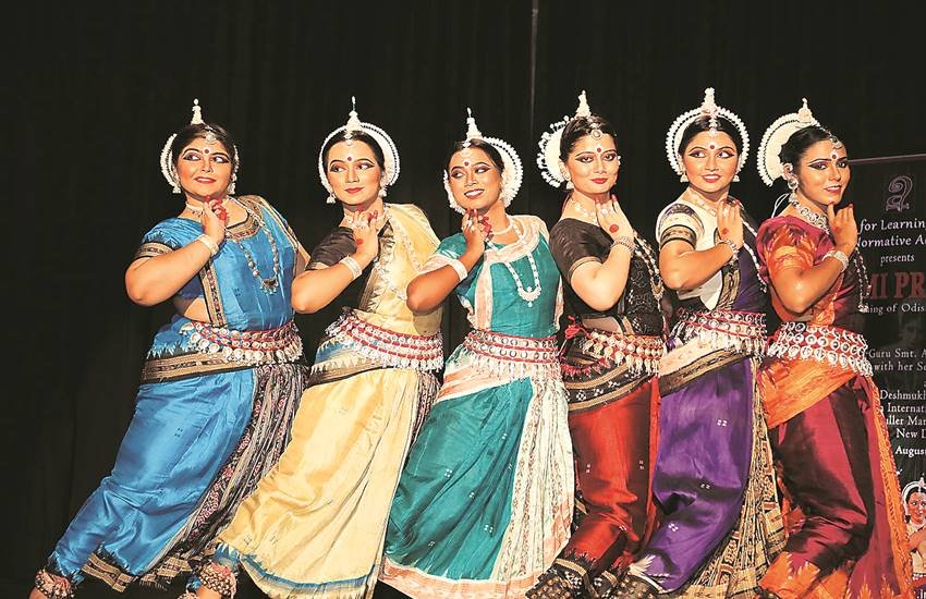 समारोह की दूसरी प्रस्तुति वृंदावनी सारंग में निबद्ध पल्लवी थी।