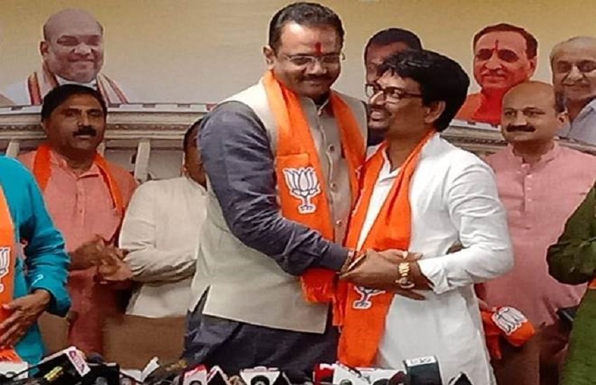 प्रतीकात्मक तस्वीर , फोटो सोर्स - इंडियन एक्सप्रेस
