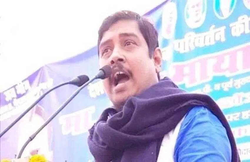 बलात्कार के आरोपी बहुजन समाज पार्टी के घोसी से चुने गये सांसद अतुल राय 