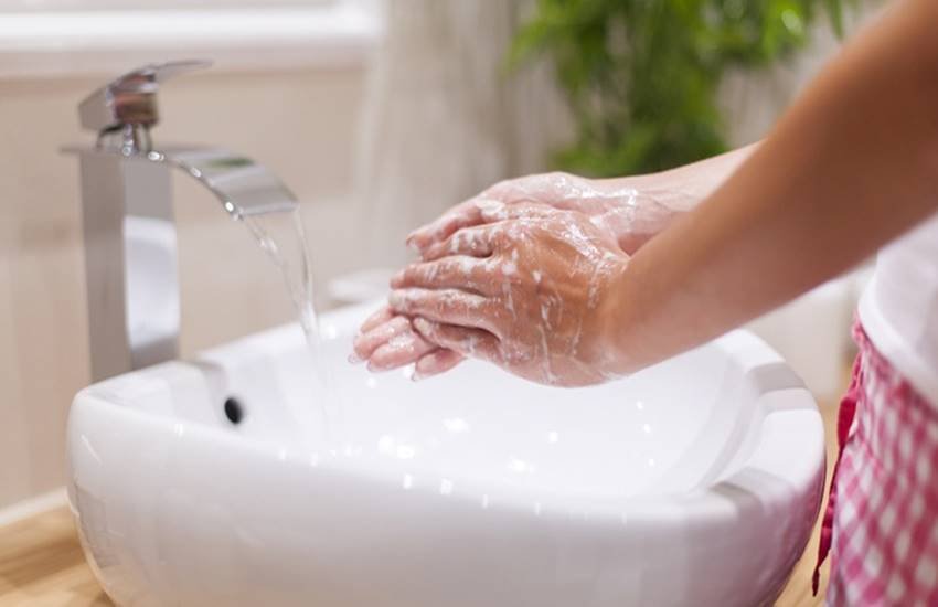 लोगों में साफ-सफाई की हद तक सनक दिखाई देती है।