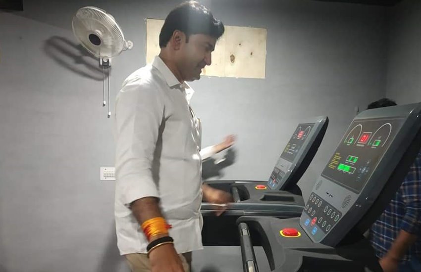 बीजेपी विधायक अभिजीत सिंह सांगा 
फोटो सोर्स- सोशल मीडिया 