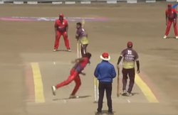 VIDEO: आपने नहीं देखी होगी ऐसी बॉलिंग, गेंदबाज ने खुद अपनी गेंद पर जड़ दिया चौका