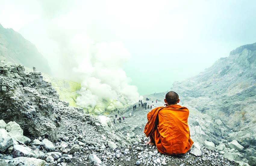 हिमनदों के पिघलने-सिकुड़ने की समस्या दुनिया के किसी एक हिस्से तक सीमित नहीं है, बल्कि चौतरफा है। हमारे देश में गंगोत्री के अलावा पिंडारी और शिगरी नाम के दूसरे बड़े हिमनद पिघले हैं। 