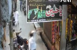 दिल्ली में बेलगाम हुए अपराधी, जज की कार से चोरी किया बैग, दिनदहाड़े बरसाई गोलियां