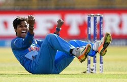 भाई के साथ प्रैक्टिस देखने गई दीप्ति शर्मा के एक थ्रो ने बदल दी जिंदगी, अब टी-20 में रचा इतिहास