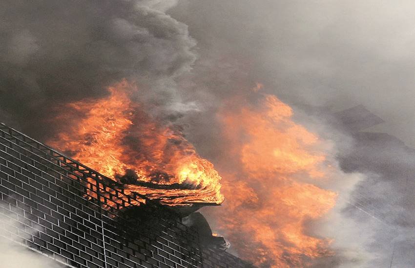 आग के प्रभाव से उबरने के वैकल्पिक इंतजाम किए जा रहे हैं। आग के प्रभाव से उबरने के वैकल्पिक इंतजाम किए जा रहे हैं।