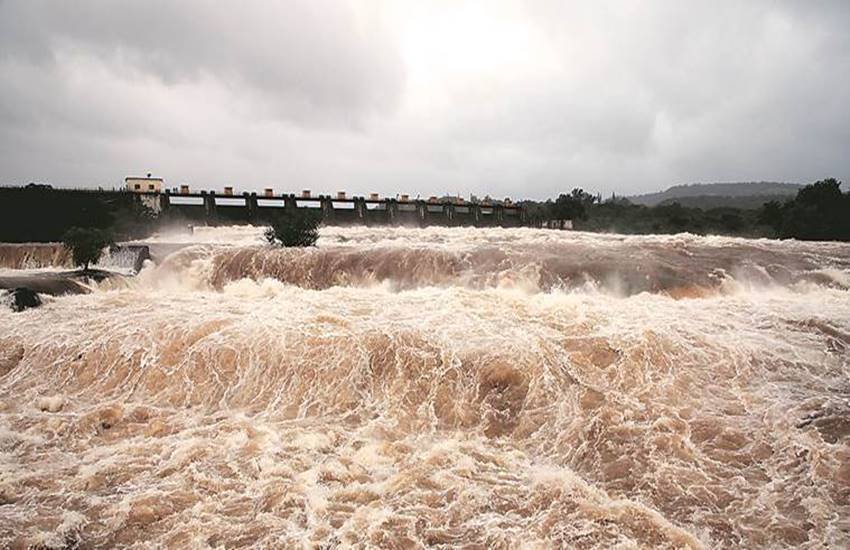 खतरे के निशान से ऊपर गंगा नदी का जल स्तर खतरे के निशान से ऊपर गंगा नदी का जल स्तर