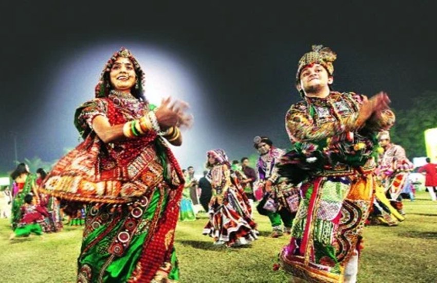 गरबा व डांडिया इवेंट में गैर-हिंदुओं की एंट्री रोकी जाए: बजरंग दल फोटो सोर्स: इंडियन एक्सप्रेस गरबा व डांडिया इवेंट में गैर-हिंदुओं की एंट्री रोकी जाए: बजरंग दल फोटो सोर्स: इंडियन एक्सप्रेस