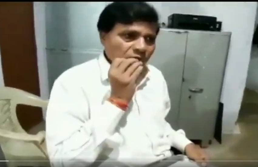 कांच खाने वाला वकील कांच खाने वाला वकील