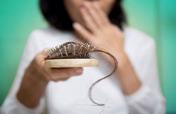 Hair Loss: बाल झड़ने के पीछे होते हैं कई कारण, तनाव है उनमें से एक