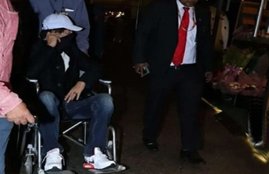 irrfan khan, irrfan khan mumbai airport, irrfan khan Angrezi medium, irrfan khan movie, irrfan khan latest movies, irrfan khan health, irrfan khan age, irrfan khan wife, irrfan khan surgery, irrfan khan returns,इरफान खान, entertainment news,