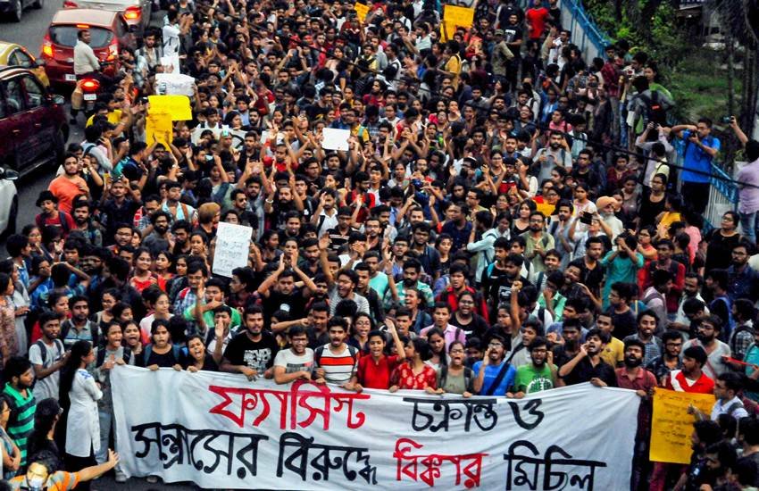 JU students protest against violence