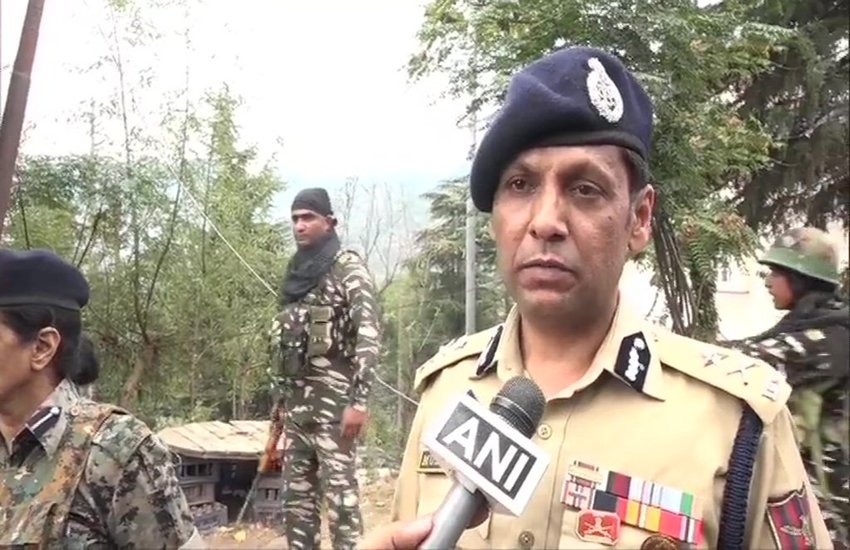 जम्मू कश्मीर में शनिवार को तीन अलग-अलग जगहों पर आतंकियों संग मुठभेड़ की घटना सामने आई। (फोटो-ANI) जम्मू कश्मीर में शनिवार को तीन अलग-अलग जगहों पर आतंकियों संग मुठभेड़ की घटना सामने आई। (फोटो-ANI)