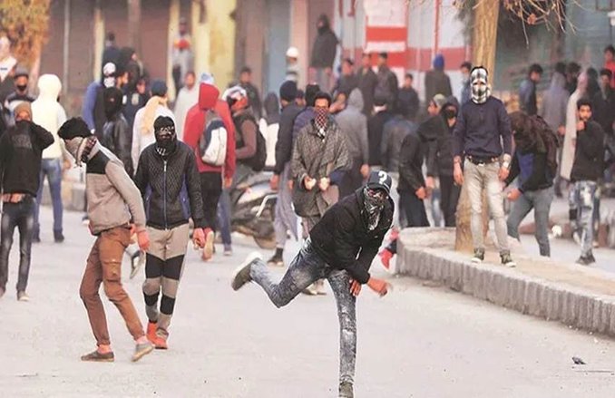 J&K: 13 साल का पत्थरबाज ‘छोटा डॉन’ शिकंजे में, इन हरकतों की वजह से घाटी में हो चला था कुख्यात!
