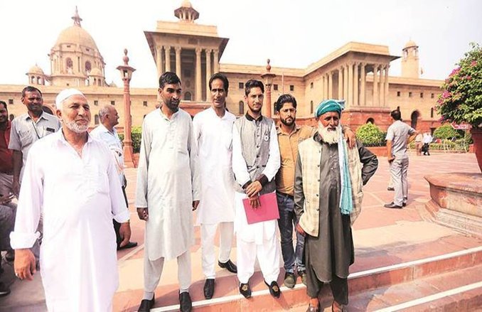 J&K: खौफ में जी रहे हम- अमित शाह से मिलने के बाद बोले सरपंच, एक ऑन रिकॉर्ड बोलने लगा तो मंत्री जितेंद्र सिंह को देनी पड़ी दखल!