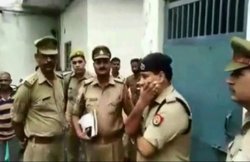 सिक्योरिटी गार्ड का बेरहमी से मर्डर कर लाखों रुपए लूट भागे बदमाश, आपसे में ही लड़ती रही दो थानों की पुलिस