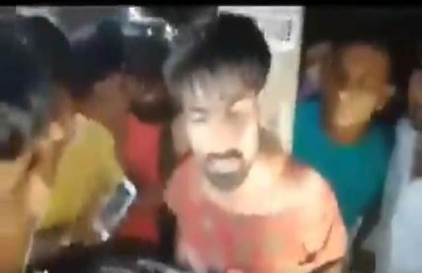 कश्मीरी युवक के शिकायत पर पुलिस ने चार लोगों को गिरफ्तार किया है। इस दौरान युवक से आईबी ने भी पूछताछ की है। (फोटो क्रेडिट/सोशल मीडिया) 