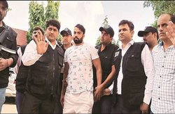 NCR के क्राइम मास्टर की मदद करते थे दो पुलिस वाले, पोल खुलते ही हो गई छुट्टी