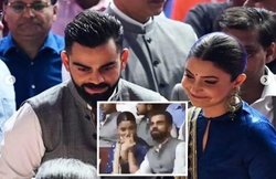 भारतीय टीम के सामने ही अनुष्का शर्मा ने विराट कोहली को किया KISS, वीडियो हो रहा वायरल